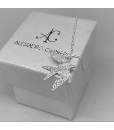 precioso colgante de golondrina en plata de 1º ley